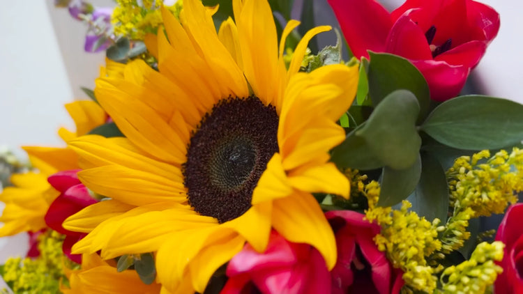 Spring floral arrangement from the Spring Awakening collection by Zelenaflora in Los Angeles