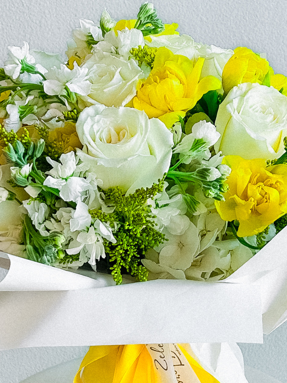 handcrafted seasonal premium flowers bouquet Aura Lemon by Zelena Flora Los Angeles