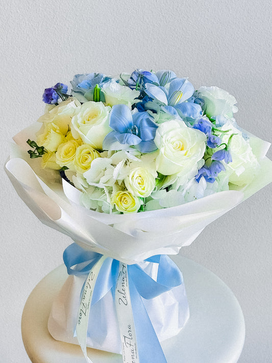 handcrafted seasonal premium flowers bouquet Aura Sky by Zelena Flora Los Angeles