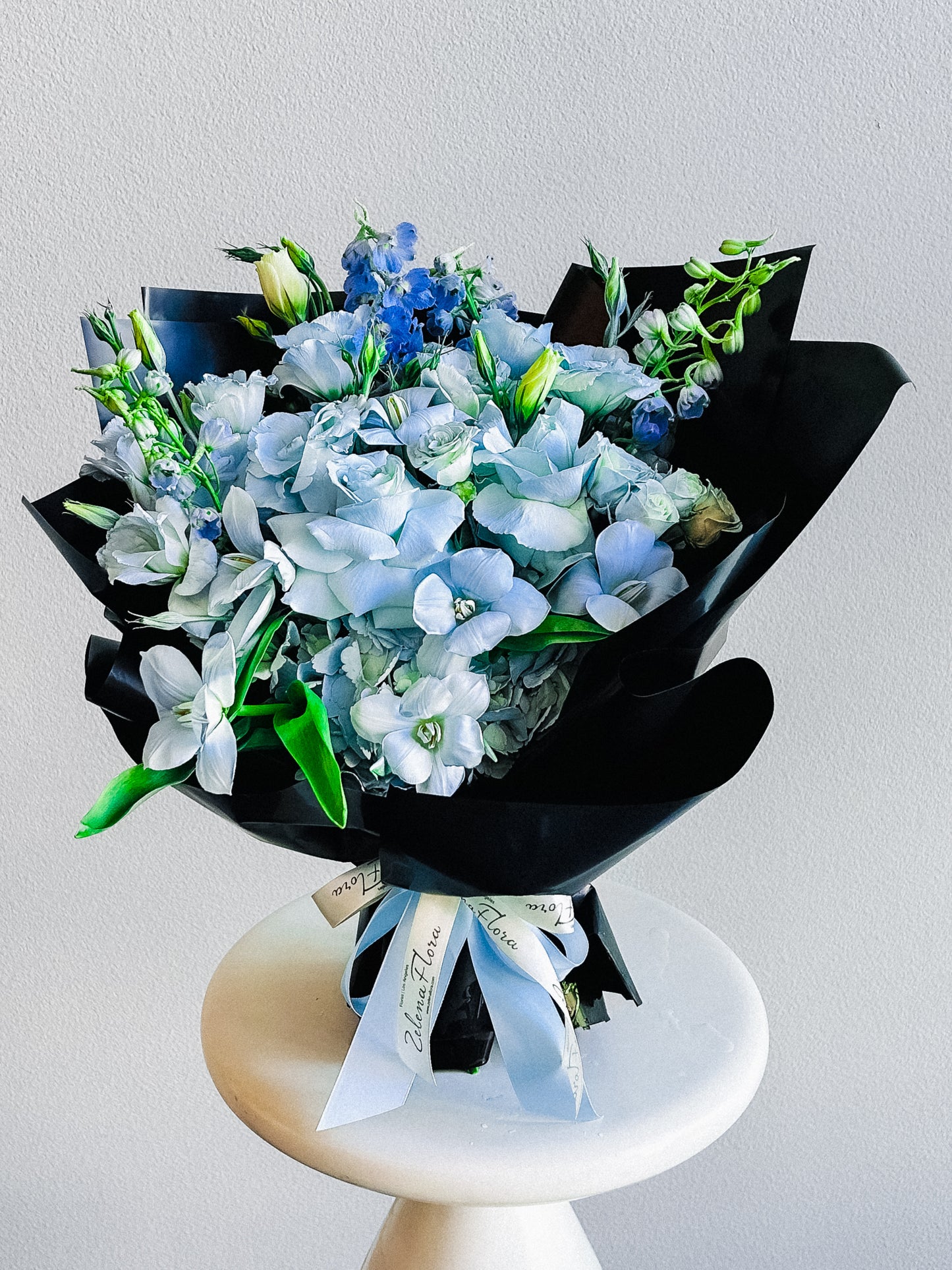 Handcrafted seasonal premium flowers bouquet Aura Moon by Zelena Flora Los Angeles