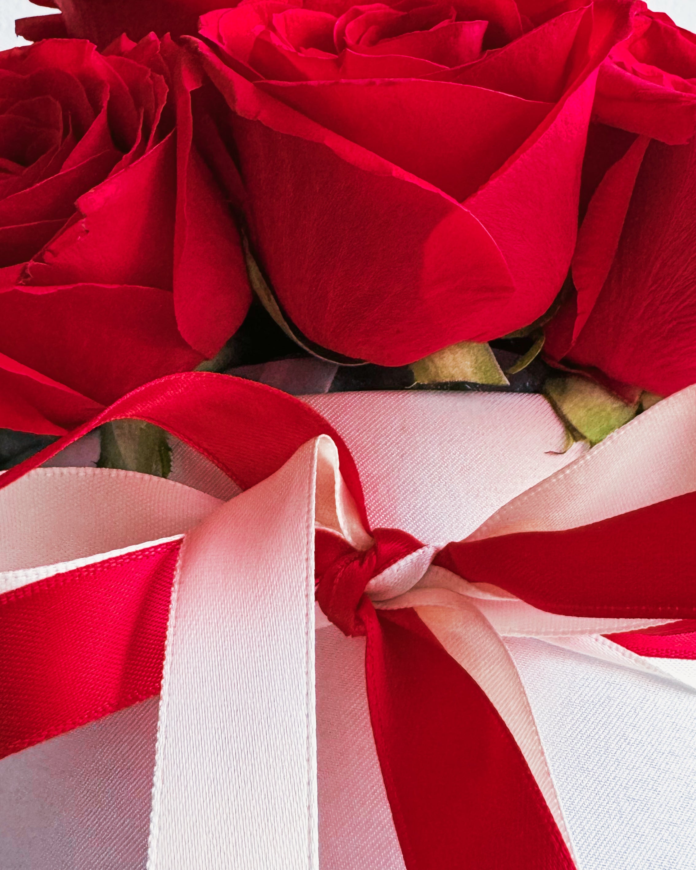 Red Royale Red Rose Flower Box | Zelena Flora Los Angeles